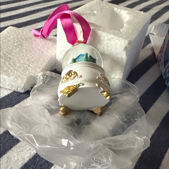 Taylor Swift Lover Snow Globe Ornament - Picture 11 of 11